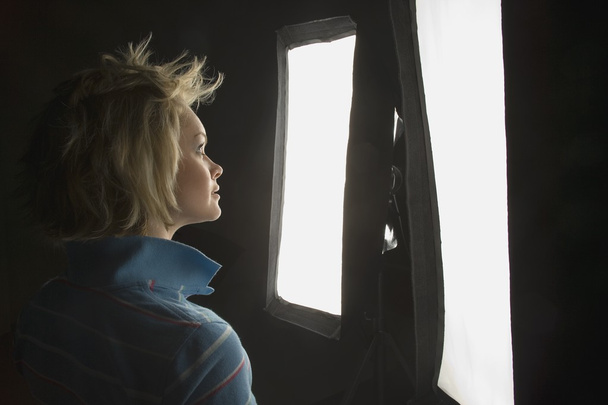 Woman Looking Into A Light - Zdjęcie, obraz