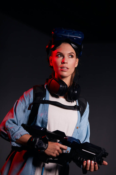 Attractive woman excited with virtual reality game - Foto, afbeelding