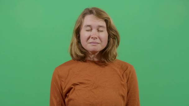 Vrouw opent en sluit de ogen - Video