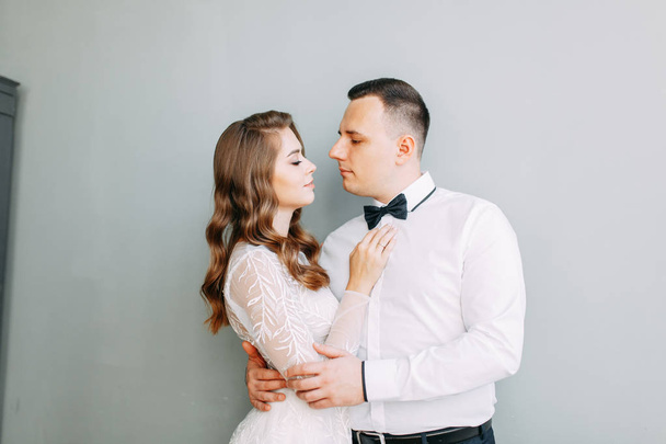 Stylish wedding in European style. Beautiful couple celebrating and drinking champagne in the Studio.  - Foto, afbeelding