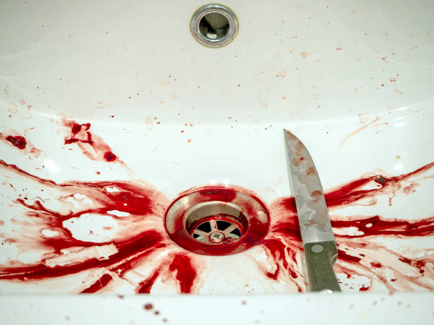 Blutendes Blut im Badezimmer - Foto, Bild