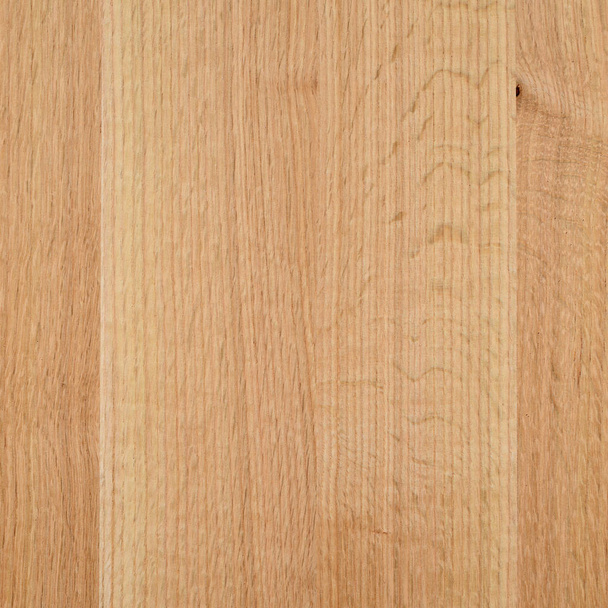 Un fragmento de un panel de madera de frondosas. Roble
. - Foto, imagen