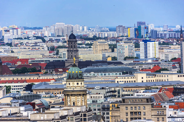 BERLIM, ALEMANHA - 16 DE JUNHO DE 2014: Vista aérea do horizonte de Berlim
. - Foto, Imagem