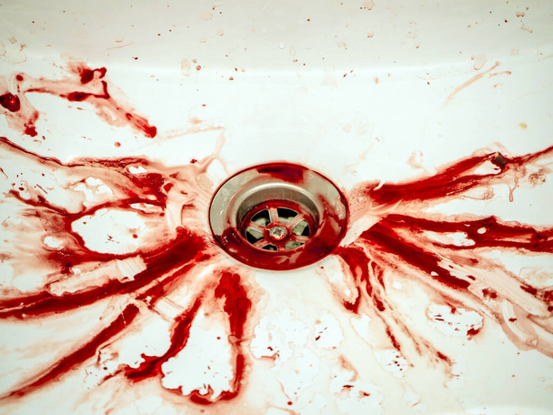 Sang saignant dans la salle de bain
 - Photo, image