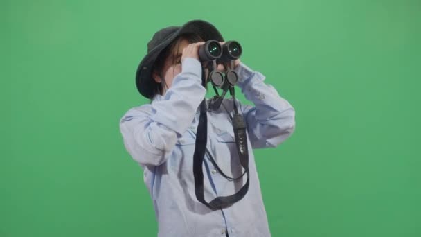 Vrouw Explorer jagen met een verrekijker - Video