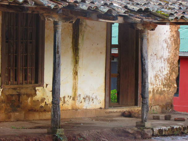 Verlaten oude stijl landelijk koloniaal huis in Chili - Foto, afbeelding