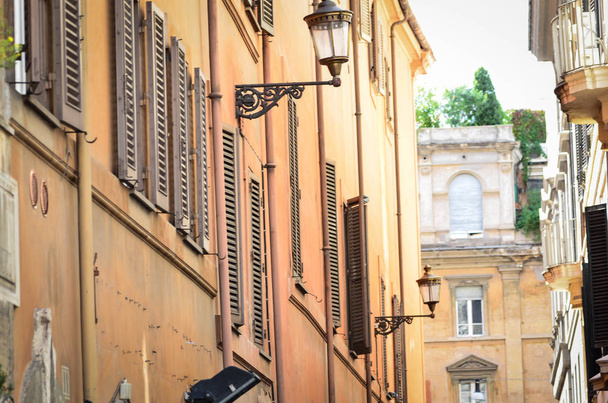 van dichtbij zicht op de historische straten van Rome - Foto, afbeelding