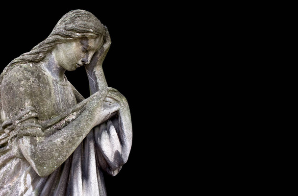 Anjo da morte após batalha. Mulher, sofrimento, oração
 - Foto, Imagem