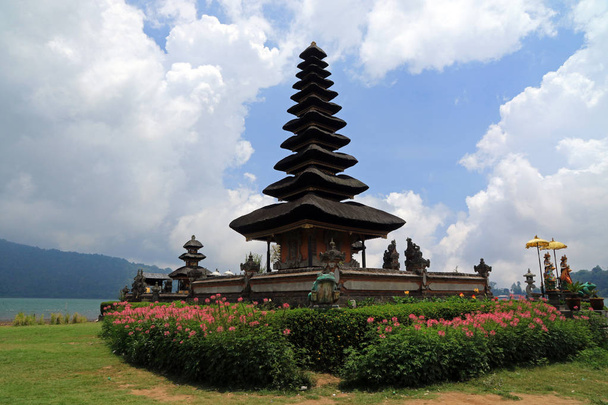 Pura Ulun Danu Bratan, Shaivite water temple, Lake Bratan, Bali, Indonesia  - Фото, зображення