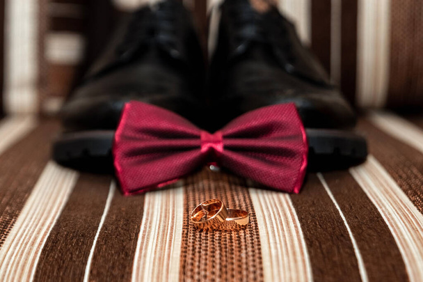 Wedding accessories, shoes, watches, rings, bow tie. The concept of marriage, family relationships, wedding paraphernalia. - 写真・画像
