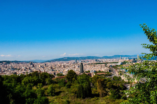 Вид з гори Монлюк на Барселону - Фото, зображення