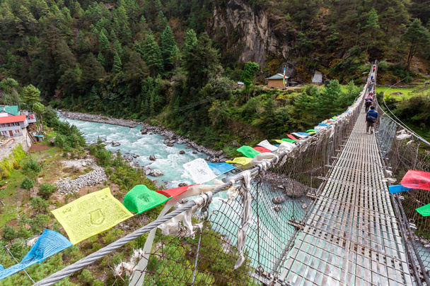 Schorsingsbrug op de Everest Base Camp Trek, Himalaya mounta - Foto, afbeelding