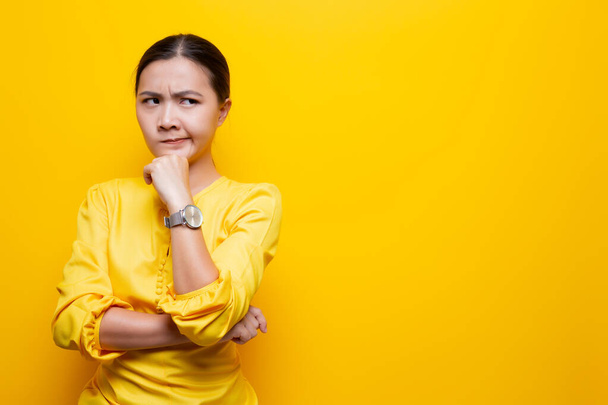 Woman feel confused isolated over yellow background - Foto, Imagem
