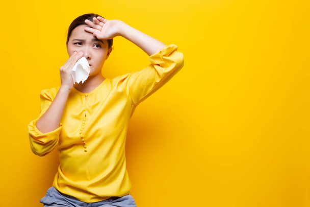 Woman use tissue paper after she sneezing - 写真・画像
