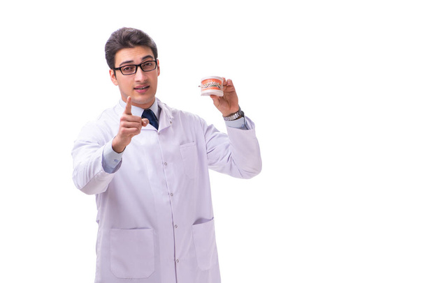 Jonge mannelijke arts stomatoloog geïsoleerd op wit - Foto, afbeelding