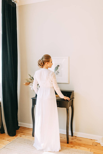  Boudoir and printing with a beautiful girl. Bride's morning in the bright and Sunny Studio. - Foto, immagini