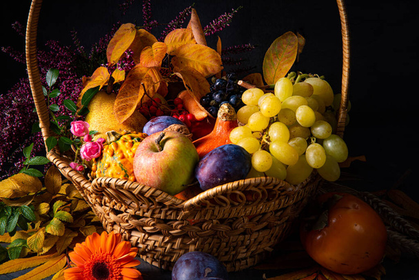 autumnal cornucopia in round basket - Fotoğraf, Görsel