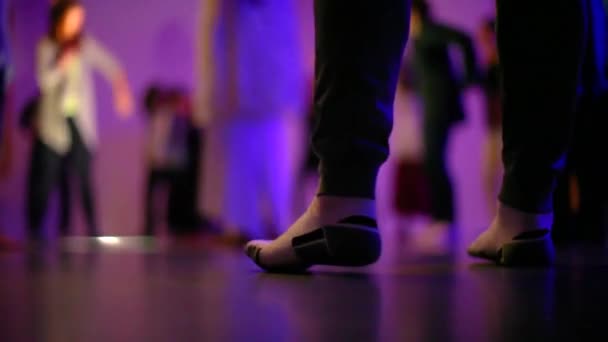 Alacsony szög női láb zokni tánc - Felvétel, videó