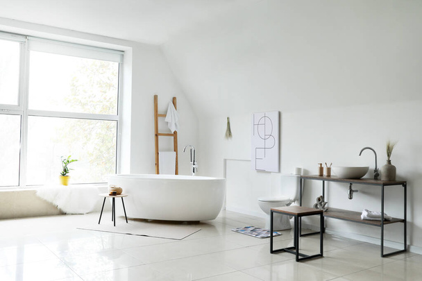 Стильный интерьер современной ванной комнаты - Фото, изображение