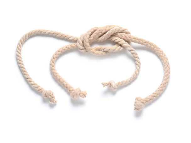 Cuerdas con nudo sobre fondo blanco - Foto, imagen