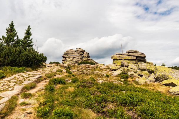 divci kameny Felsen im Riesengebirge an tschechisch-polnischen Grenzen - Foto, Bild