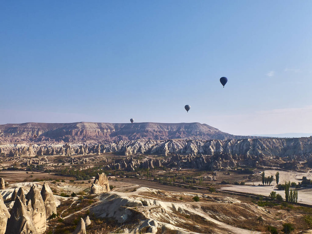 Colorful hot air balloons in the sunny autumn morning. Goreme National Park, Cappadocia, Turkey - Fotoğraf, Görsel