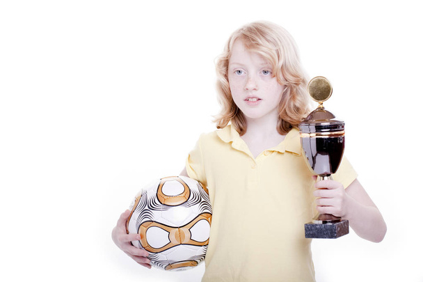 Menina, futebol e xícara
 - Foto, Imagem
