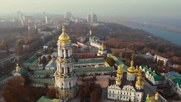 Archutecture Kiev Pechersk Lavra on evening city - Felvétel, videó