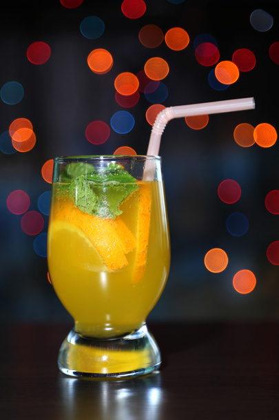 Tasty cocktail on bright background - Fotoğraf, Görsel