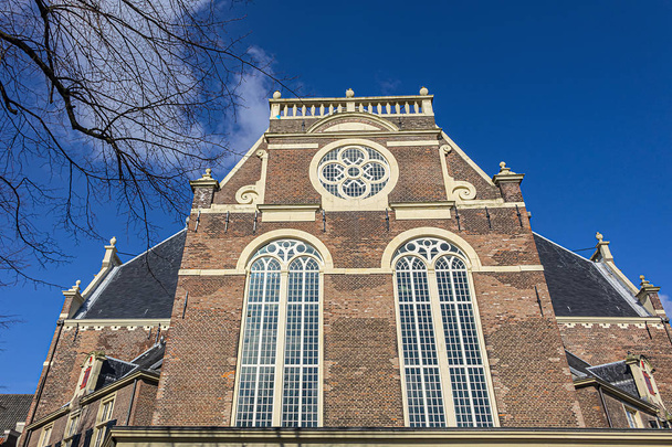View of Northern church (Noorderkerk) - XVII century Protestant church in Amsterdam. Noorderkerk is located along Prinsengracht canal, on the Noordermarkt square. Amsterdam, Netherlands. - Foto, immagini