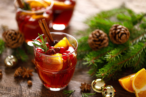 Christmas mulled wine. Traditional festive drink with decorations and fir tre - Photo, image