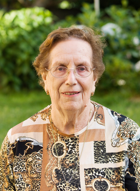 Elderly woman with glasses and smile in her face - Foto, Bild