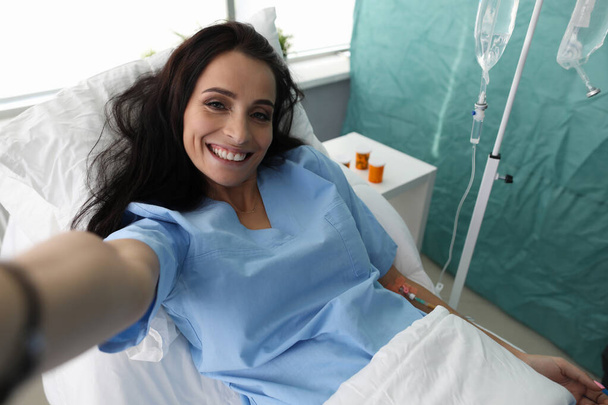 Beauty woman make selfie photo in hospital ward portrait - Photo, Image