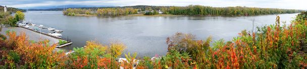 Panorama van de Hudson rivier in de herfst - Foto, afbeelding