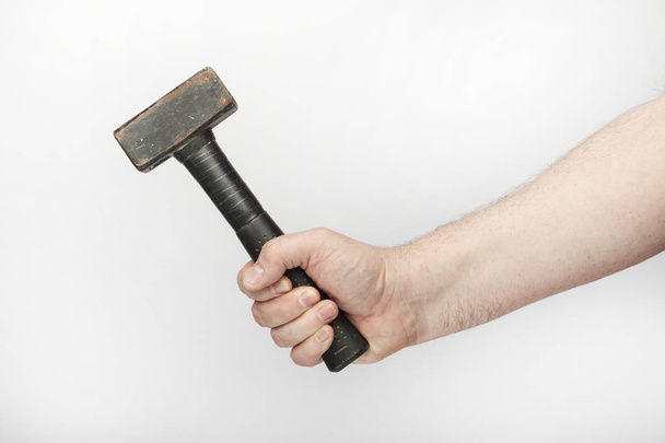 Male hand holds  a old hammer - Foto, afbeelding