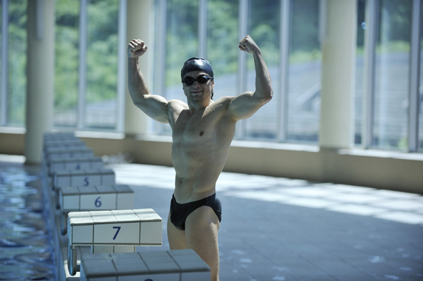 Young swimmer ready for start - Fotoğraf, Görsel