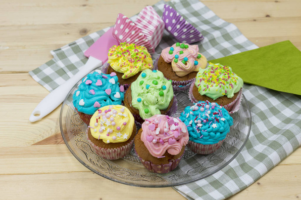 värikäs, kotitekoinen cupcakes
 - Valokuva, kuva