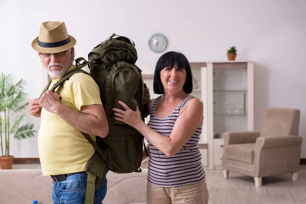 Old couple preparing for vacation travel - Photo, Image