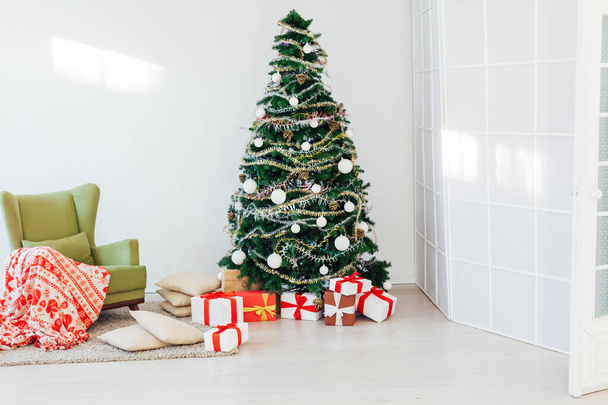 Weihnachtsbaum mit Geschenken des neuen Jahres Urlaub Winter Hintergrund - Foto, Bild