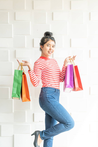 Asian woman holding shopping bags - Фото, изображение