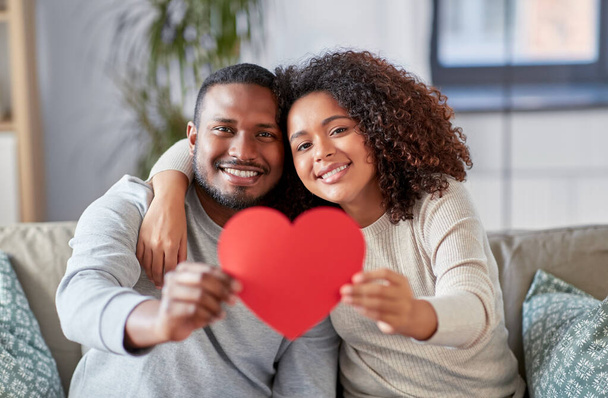 happy african american couple with heart at home - Foto, imagen