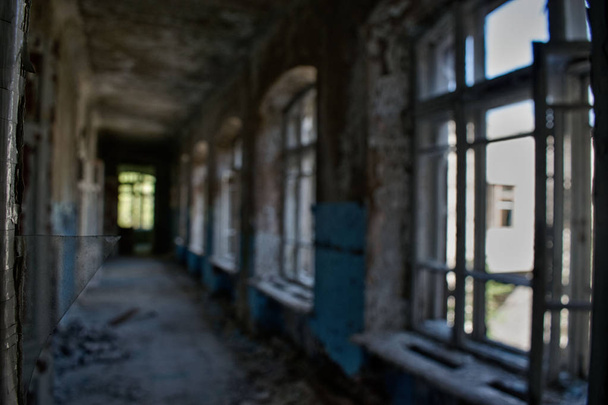 διάδρομο σε ένα εγκαταλειμμένο νοσοκομείο - Φωτογραφία, εικόνα