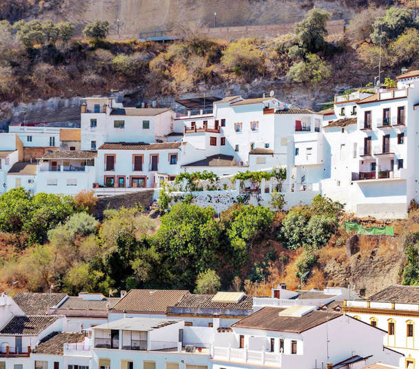 velhice Setenil de las Bodegas na Andaluzia
 - Foto, Imagem
