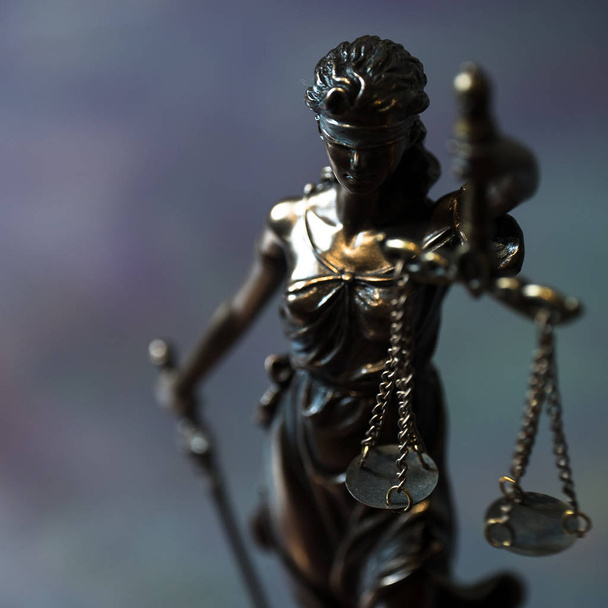 Hukuk ve Adalet 'in hala bir hayatı var.. - Fotoğraf, Görsel