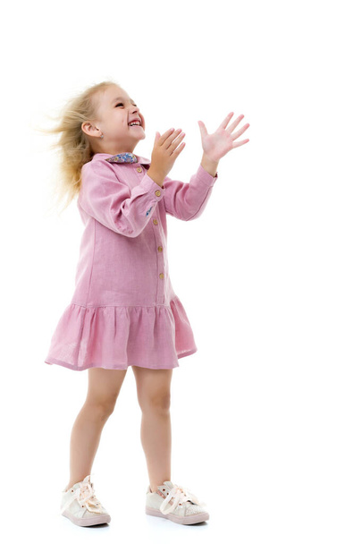 Little girl in a dress developing in the wind. - Foto, afbeelding