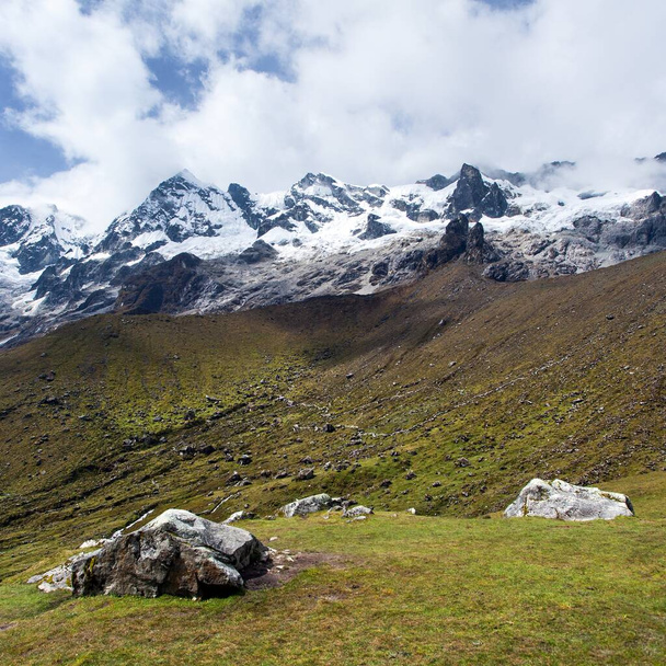 mountains on Salkantay trek in the way to Machu Picchu - Foto, Imagem