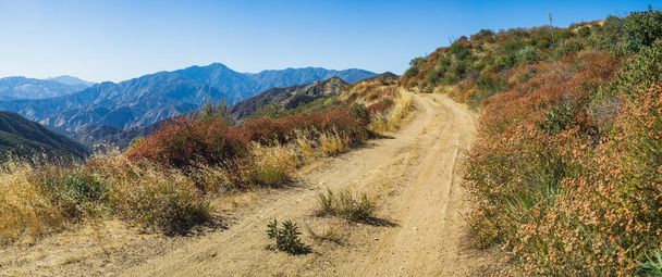 Vue panoramique depuis la route dans les montagnes de Californie
 - Photo, image