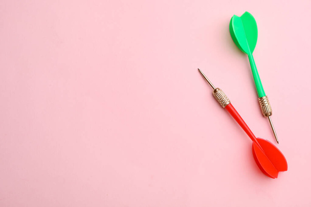 Plastic dart arrows on pink background, flat lay with space for text - Fotografie, Obrázek