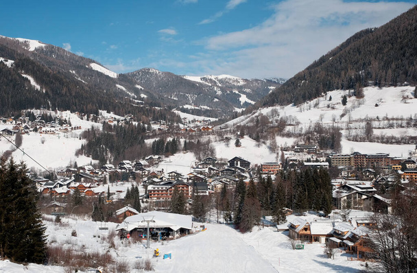 Área de esqui St. Oswald Bad Kleinkircheim em Caríntia Áustria
 - Foto, Imagem