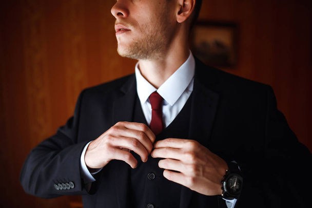 Luxury groom in suit. Businessman. Morning Groom Fees. The beginning of the wedding day. Stylish sexy man in suit posing. Men's fashion. - Фото, зображення